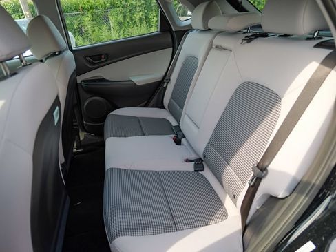 Used 2023 Hyundai Kona SE FWD image 27