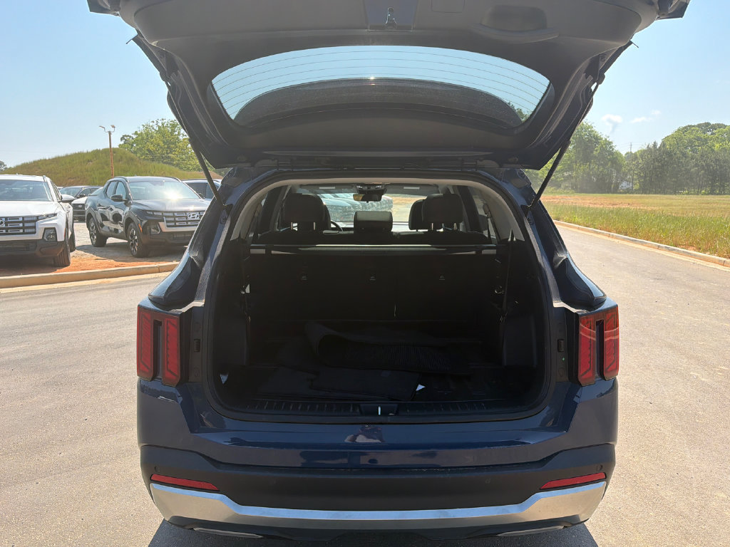 Used 2025 Kia Sorento S w/ Panoramic Sunroof Package FWD image 18