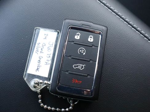 Used 2024 Jeep Grand Cherokee Laredo X w/ Luxury Tech Group I AWD/4WD image 33