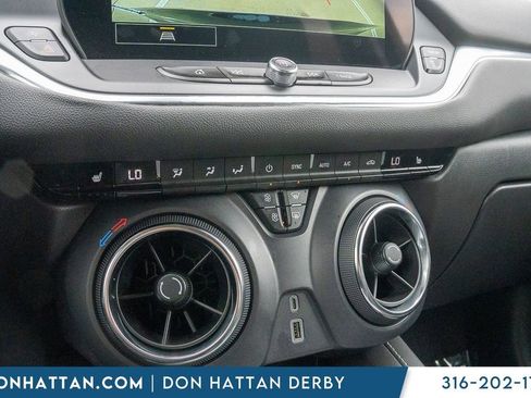 Used 2025 Chevrolet Blazer LT FWD image 9