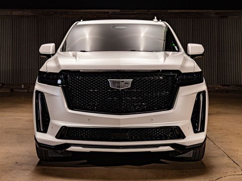 Used 2023 Cadillac Escalade V image 2
