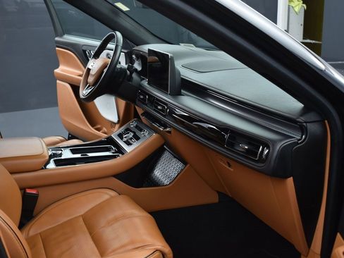 Certified 2022 Lincoln Aviator Black Label w/ Dynamic Handling Package image 16