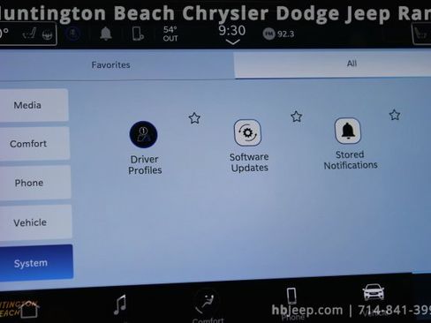 Used 2023 Chrysler Pacifica Touring-L image 28