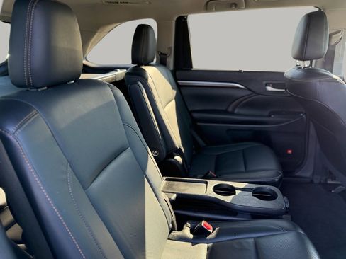Used 2016 Toyota Highlander Limited image 30
