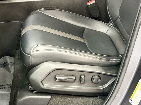 Used 2025 Honda Pilot EX-L image 18
