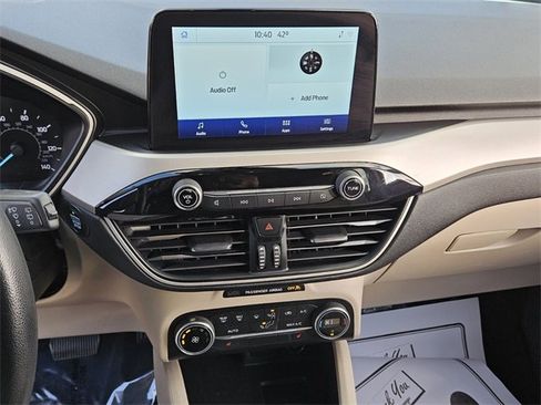 Used 2020 Ford Escape SE image 17