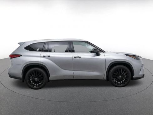 Used 2025 Toyota Highlander XSE AWD/4WD image 9