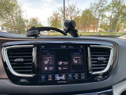 Used 2019 Chrysler Pacifica Touring-L w/ Advanced Safetytec Group image 42