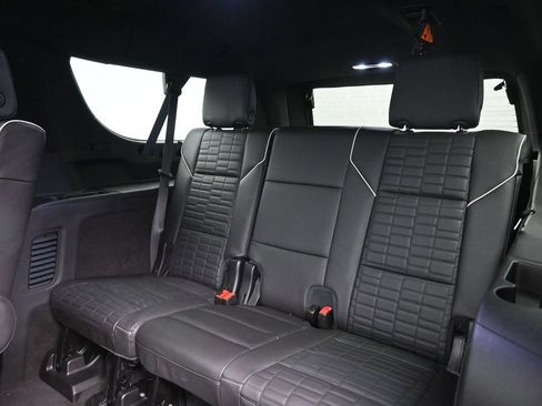 Used 2024 Cadillac Escalade ESV Premium Luxury Platinum AWD/4WD image 28