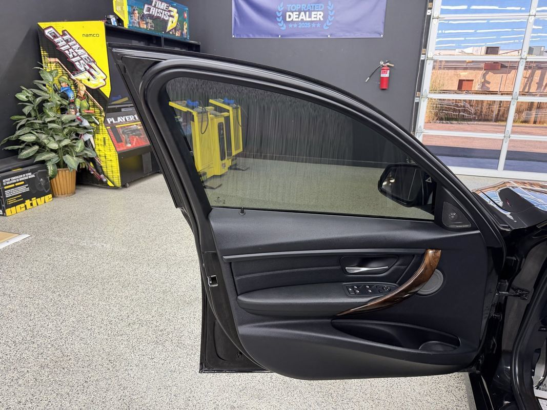 Used 2013 BMW 335i xDrive Sedan AWD/4WD image 9