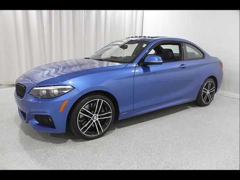 Used 2021 BMW 230i Coupe w/ M Sport Package RWD image 3