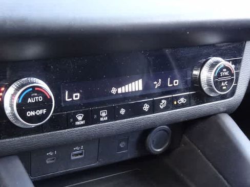 Used 2024 Mitsubishi Outlander SE FWD image 23