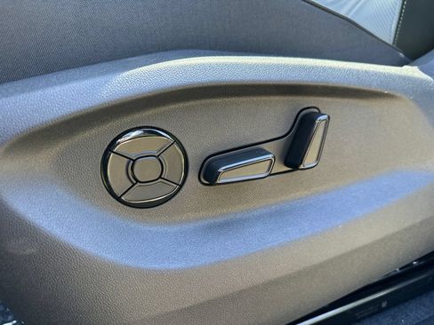 New 2026 Volkswagen Tiguan SE AWD/4WD image 9