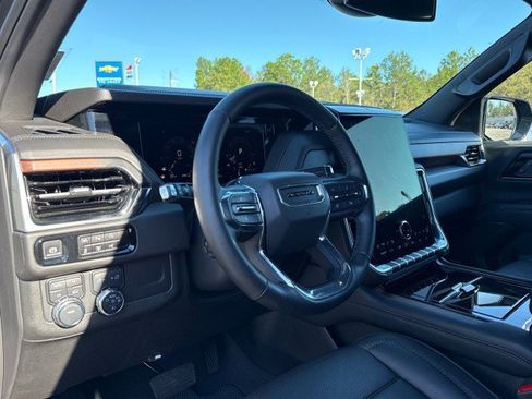 Used 2025 GMC Yukon XL Denali image 23