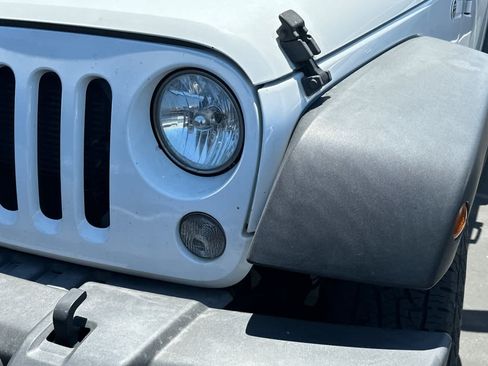 Used 2016 Jeep Wrangler Sport w/ Connectivity Group AWD/4WD image 11