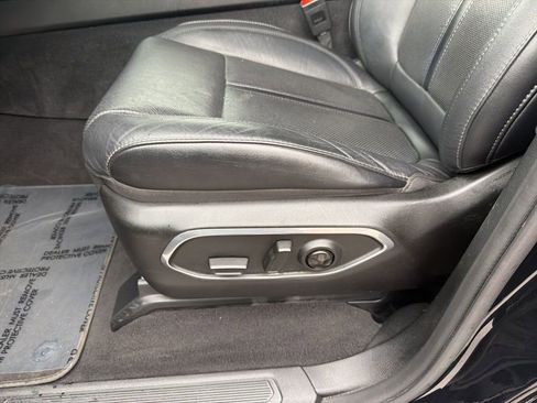 Used 2024 Jeep Wagoneer Series II w/ Flexible Seating Group image 15