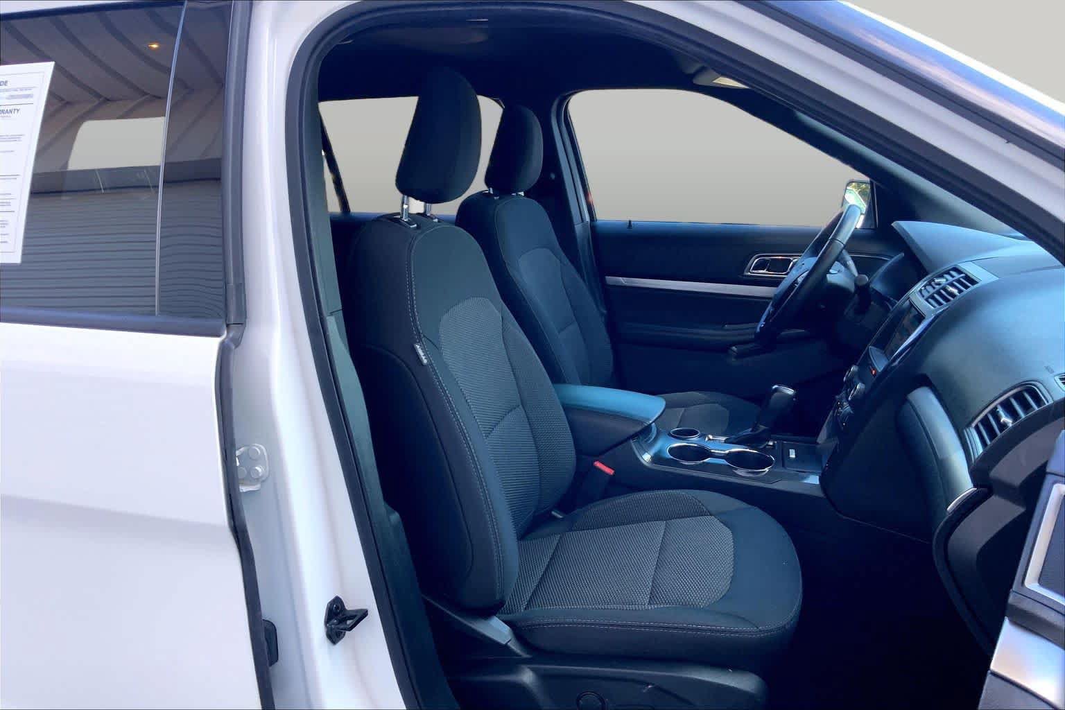 Used 2019 Ford Explorer XLT w/ Equipment Group 201A FWD image 9