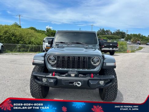 Used 2024 Jeep Wrangler Unlimited Rubicon AWD/4WD image 2