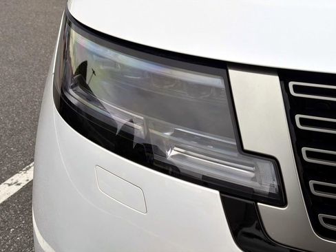 Used 2024 Land Rover Range Rover SE AWD/4WD image 9