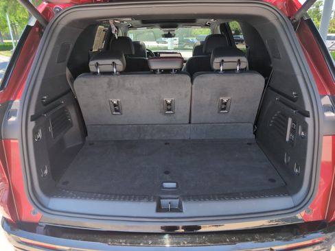 Used 2024 Chevrolet Traverse RS FWD image 32