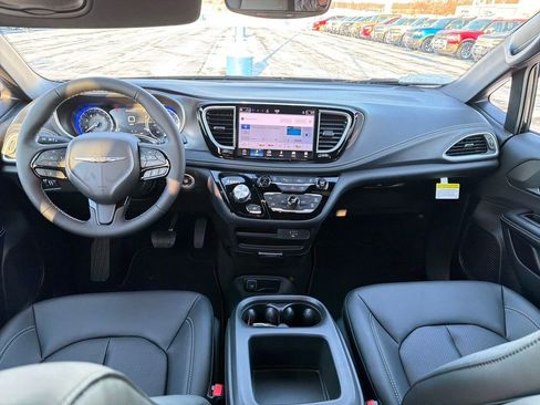 New 2026 Chrysler Pacifica Select w/ S Appearance Package image 12