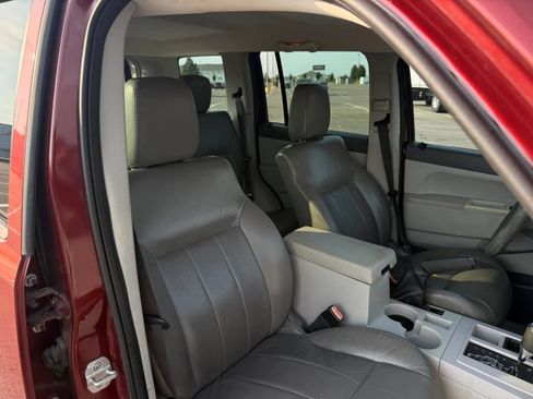 Used 2008 Jeep Liberty Sport RWD image 16