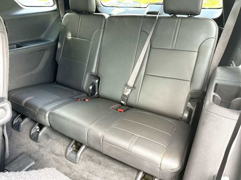 Used 2023 Chevrolet Traverse RS image 28