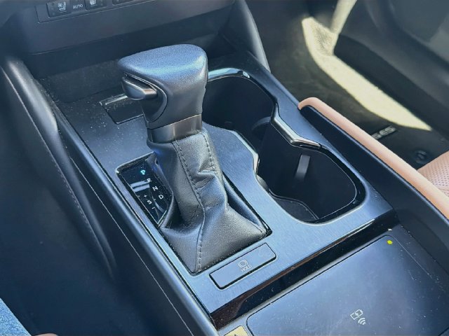Used 2024 Lexus ES 350 Ultra Luxury w/ Accessory Package (Z2) FWD image 29
