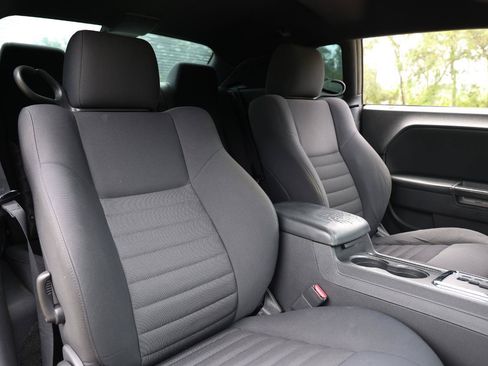 Used 2010 Dodge Challenger SE RWD image 16