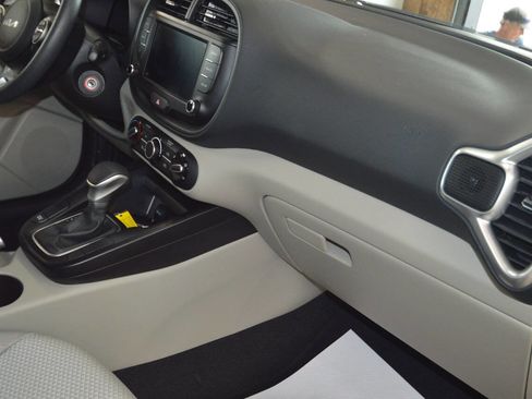 Used 2025 Kia Soul LX FWD image 9