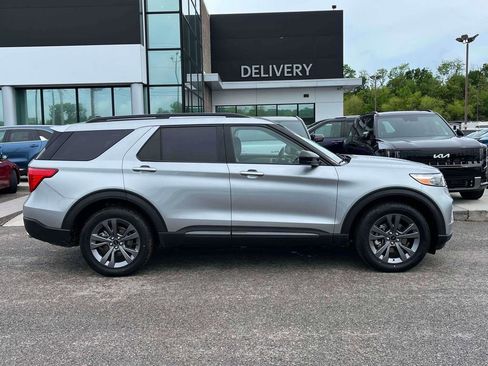Used 2022 Ford Explorer XLT w/ Equipment Group 202A AWD/4WD image 29