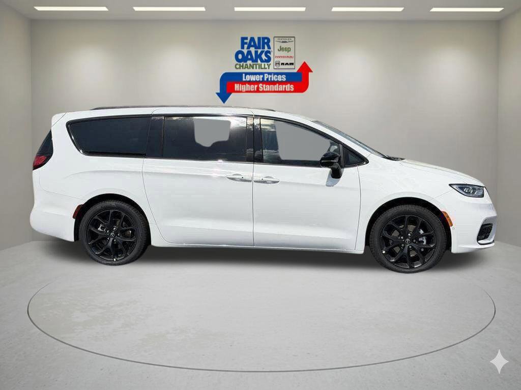 New 2026 Chrysler Pacifica Select FWD image 4