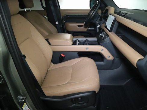 Used 2025 Land Rover Defender 110 X-Dynamic SE AWD/4WD image 29