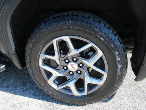 Used 2024 GMC Sierra 1500 SLT w/ SLT Premium Plus Package AWD/4WD image 9