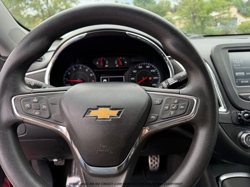 Used 2017 Chevrolet Malibu LT FWD image 23