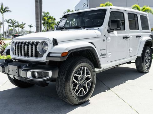 Used 2024 Jeep Wrangler Sahara image 5