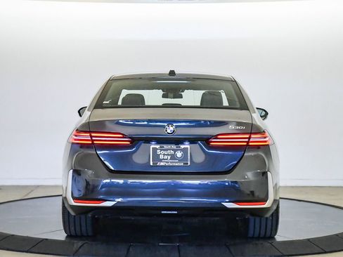 Used 2026 BMW 530i RWD image 3