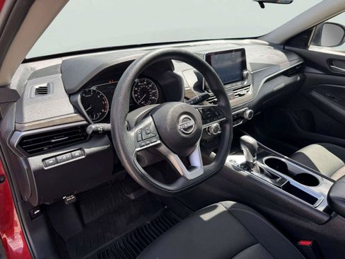 Used 2024 Nissan Altima 2.5 SV FWD image 21
