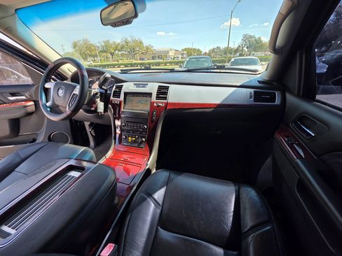 Used 2012 Cadillac Escalade 2WD image 18