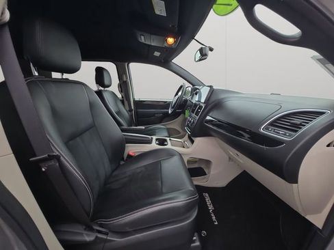 Used 2017 Dodge Grand Caravan SXT image 15