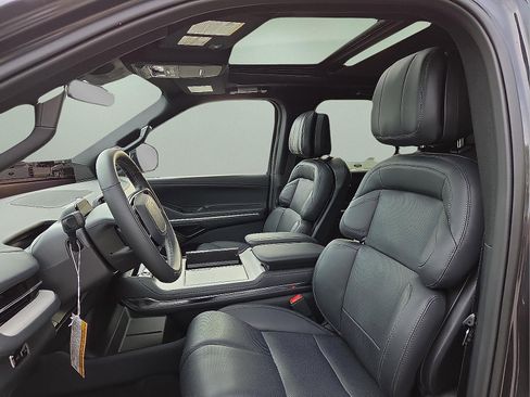 New 2025 Lincoln Navigator Reserve w/ Jet Appearance Package image 13