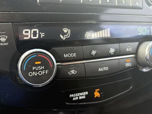 Used 2017 Nissan Rogue SV image 10