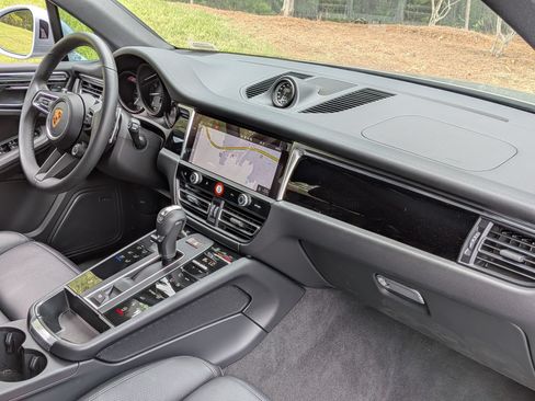 Certified 2026 Porsche Macan AWD/4WD image 21