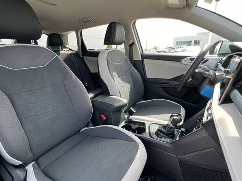 New 2025 Volkswagen Taos SE image 31