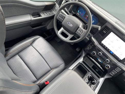 Used 2025 Ford F350 Lariat w/ Chrome Package image 13