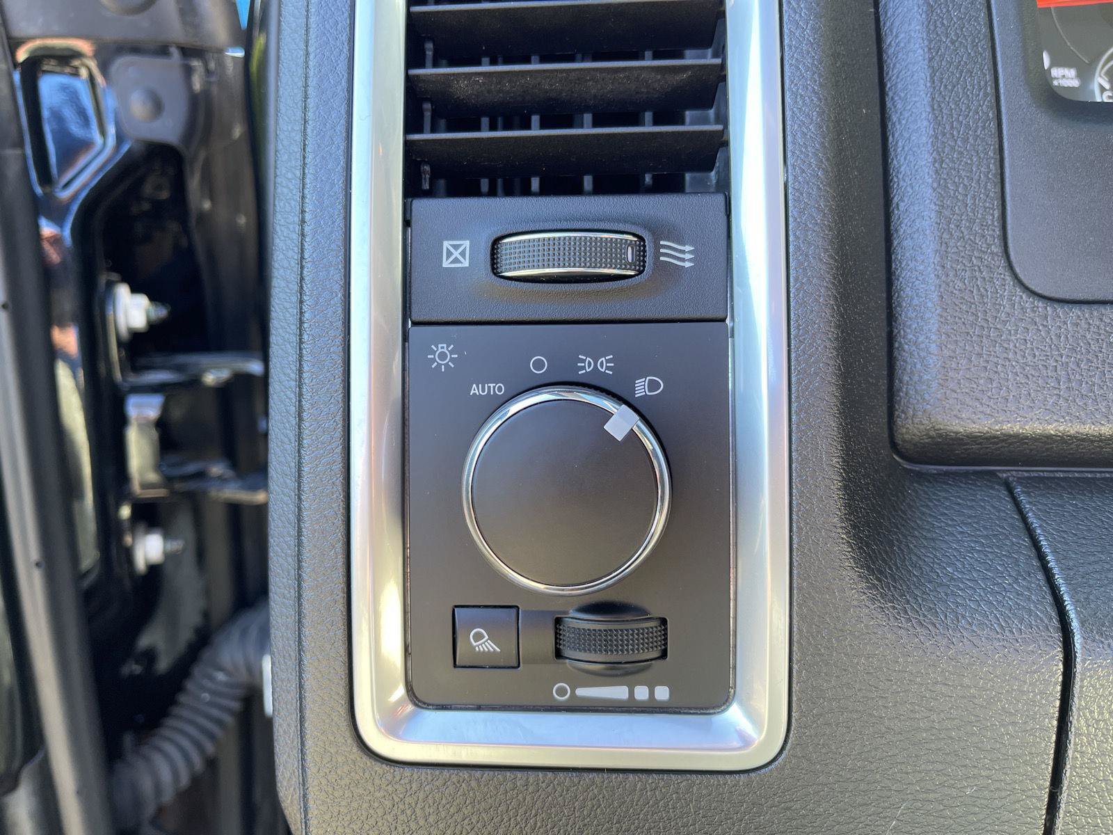 Used 2024 RAM 1500 Classic SLT AWD/4WD image 15