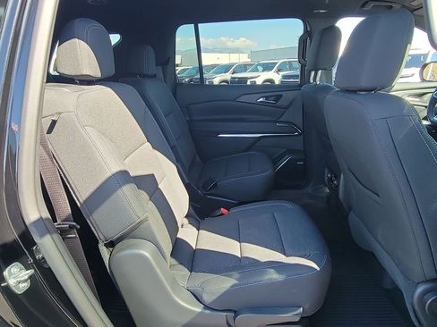 Used 2025 Chevrolet Traverse LT w/ Enhanced Driving Package image 27