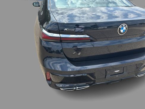 Used 2023 BMW 760i xDrive w/ Luxury Rear Seating Package AWD/4WD image 31