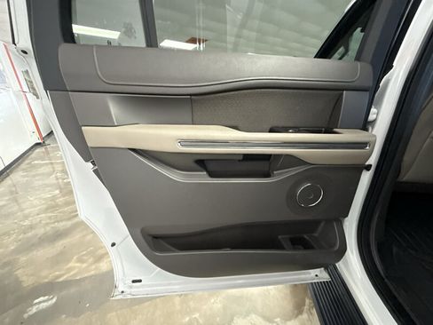 Used 2019 Ford Expedition Max XLT RWD image 21
