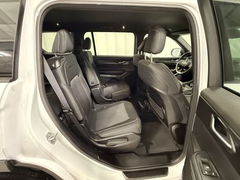 Used 2025 Jeep Grand Cherokee L Laredo w/ Luxury Tech Group I AWD/4WD image 10